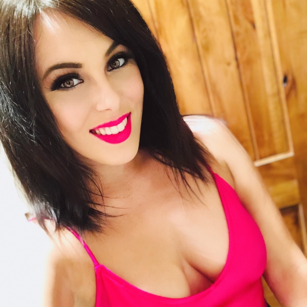Meet Your Posher, Holly